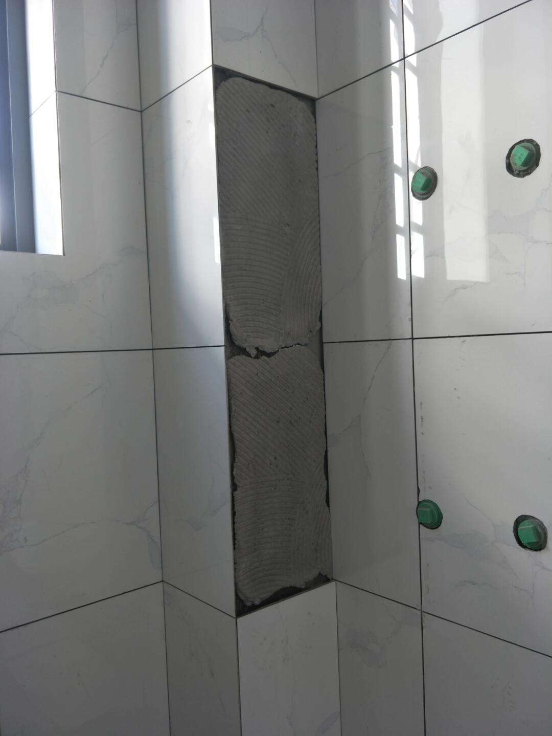 墙砖开裂会掉下来吗(墙砖开裂会不会掉下来)